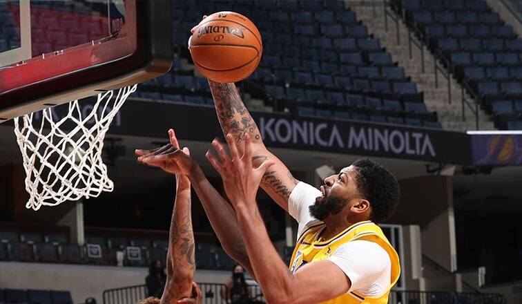  莫兰特压哨跳投灰熊险胜马刺收获赛季第四十胜