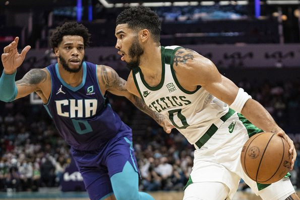  杰伦布朗爆发砍三十五分绿军轻取黄蜂